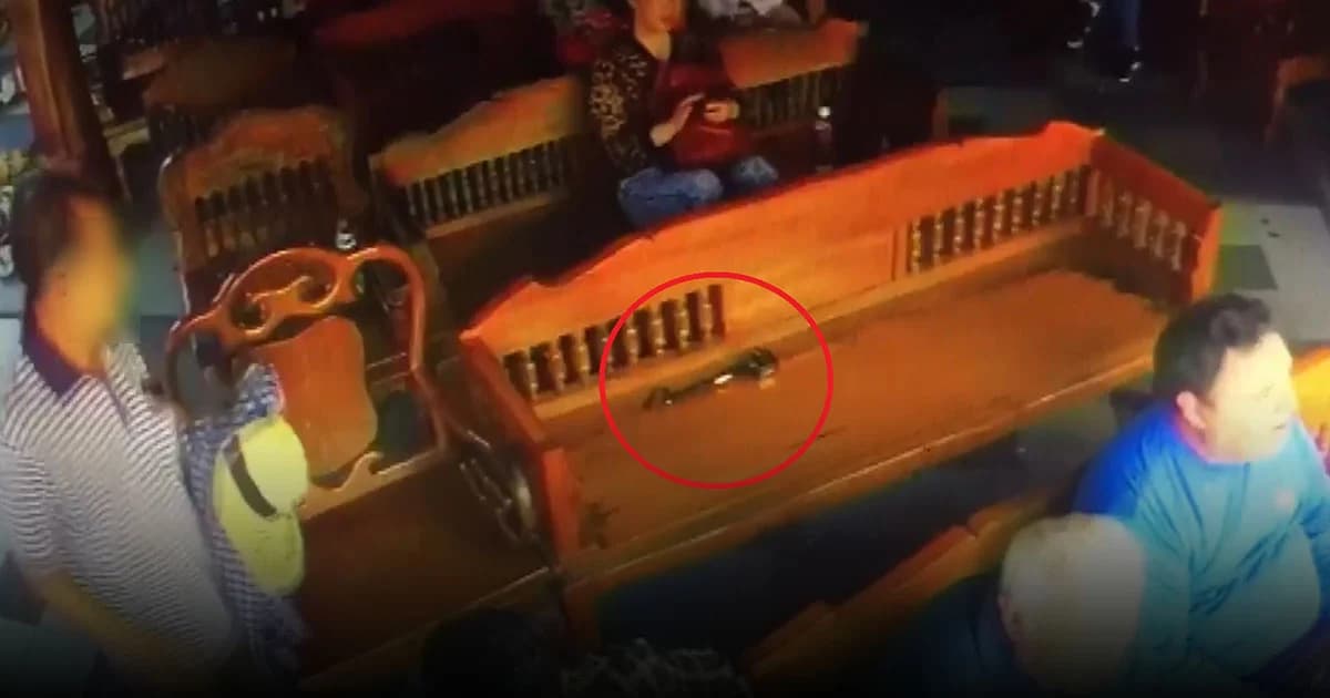 นักท่องเที่ยวจีนอ้างเก็บกล้องของชาวสเปนไว้ให้ไม่ได้ขโมย