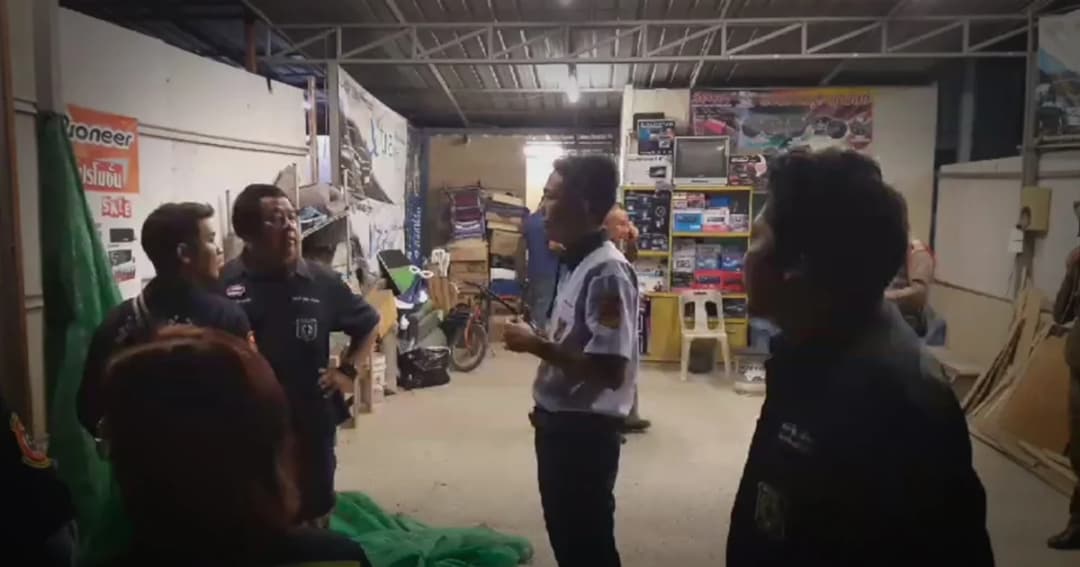 หนุ่มใหญ่เครียดถูกทวงหนี้ ปาดคอเมีย-ลูก 2 คนดับคาร้าน