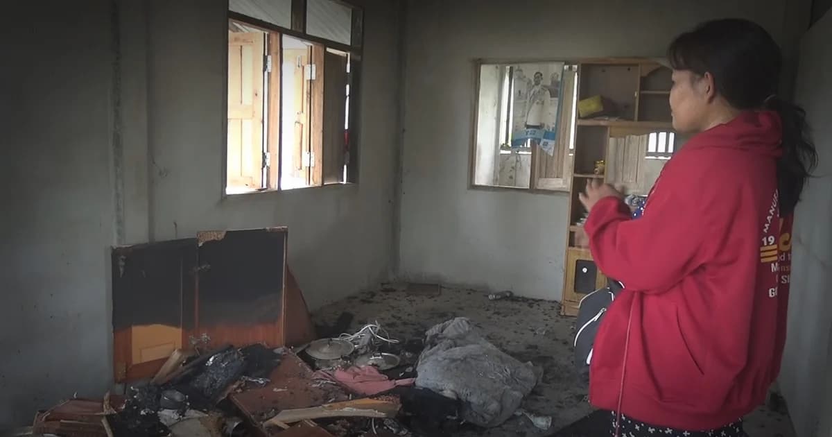 หนุ่มบุรีรัมย์เพิ่งพ้นโทษ ตามง้อสาวไม่สำเร็จ ดักชกหน้า-เผาบ้าน