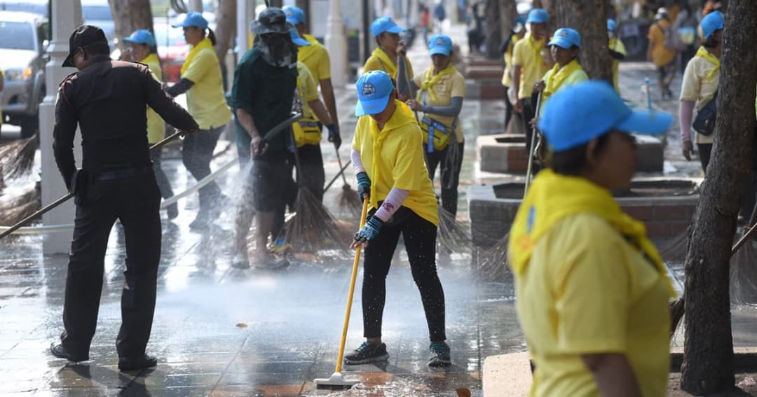 จิตอาสา “เราทำความดีด้วยหัวใจ” ร่วมบิ๊กคลีนนิ่งเส้นทางเสด็จฯ เลียบพระนคร