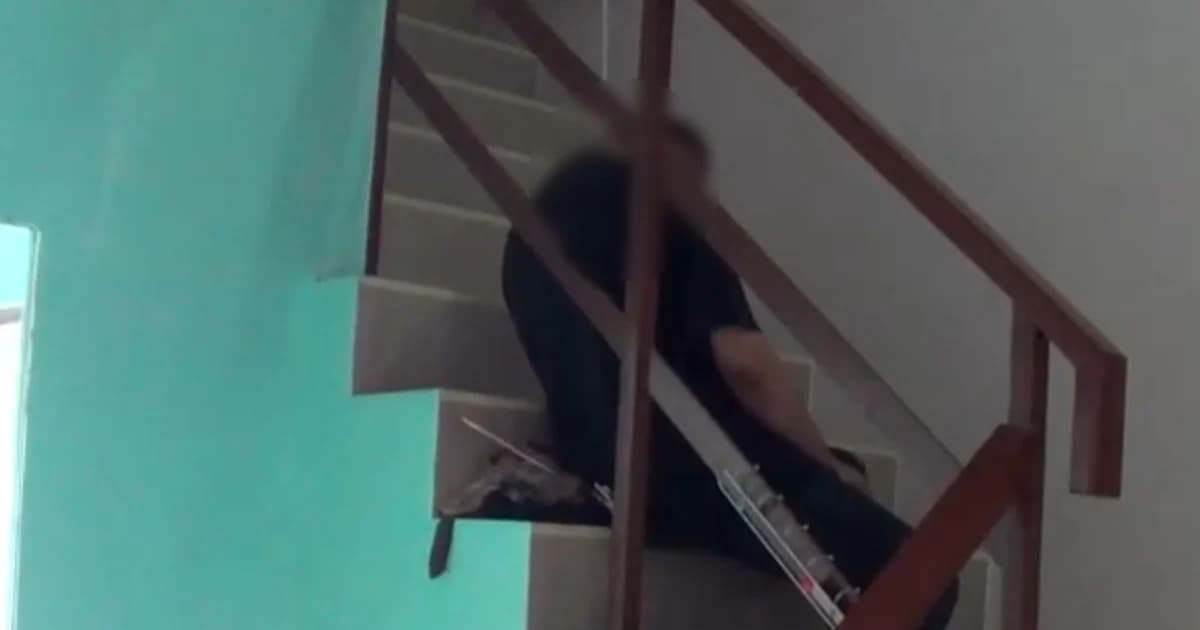 จ่าทหารราบน้อยใจแฟนสาว เล่นแต่มือถือไม่สนใจ ผูกคอดับ