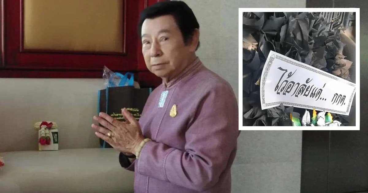 ชาวบ้านขนพวงหรีดบุก กกต. ขอความเป็นธรรมให้สุรพล หลังถูกแจกใบส้ม