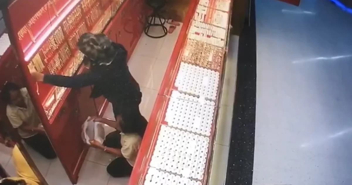 โจรโม่งใช้ปืนบีบีกันจี้ชิงทอง ร้านว่าที่ ส.ส. ชลบุรี เขต 8