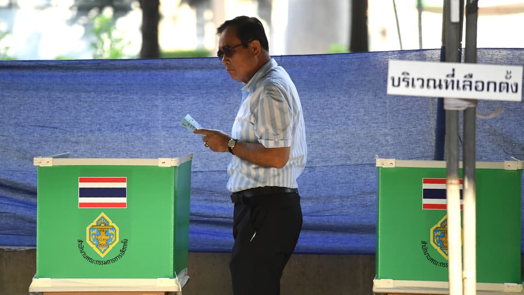 การแบ่งสรรปันอำนาจ (Power-sharing) และการพัฒนาประชาธิปไตยในระยะเปลี่ยนผ่าน