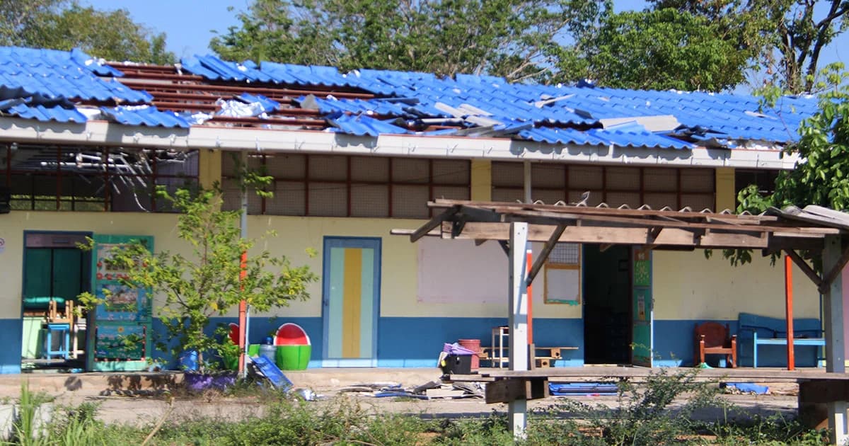 เร่งหาทุนซ่อมอาคารเรียนหลังพายุถล่มรอบสอง หวั่นเปิดเทอมไม่ได้