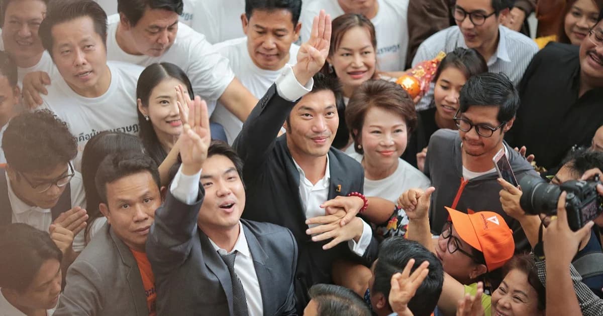 “ธนาธร” เรียกร้อง กกต. ออกมารับผิดชอบผลเลือกตั้งไม่ตรงกัน