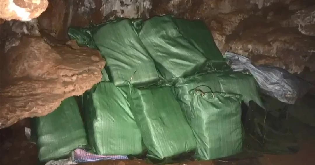 จนท.ช่างสังเกต ! ตามรอยยางรถ ไปถึงถ้ำ พบยาบ้ากว่า 5.3 ล้านเม็ด