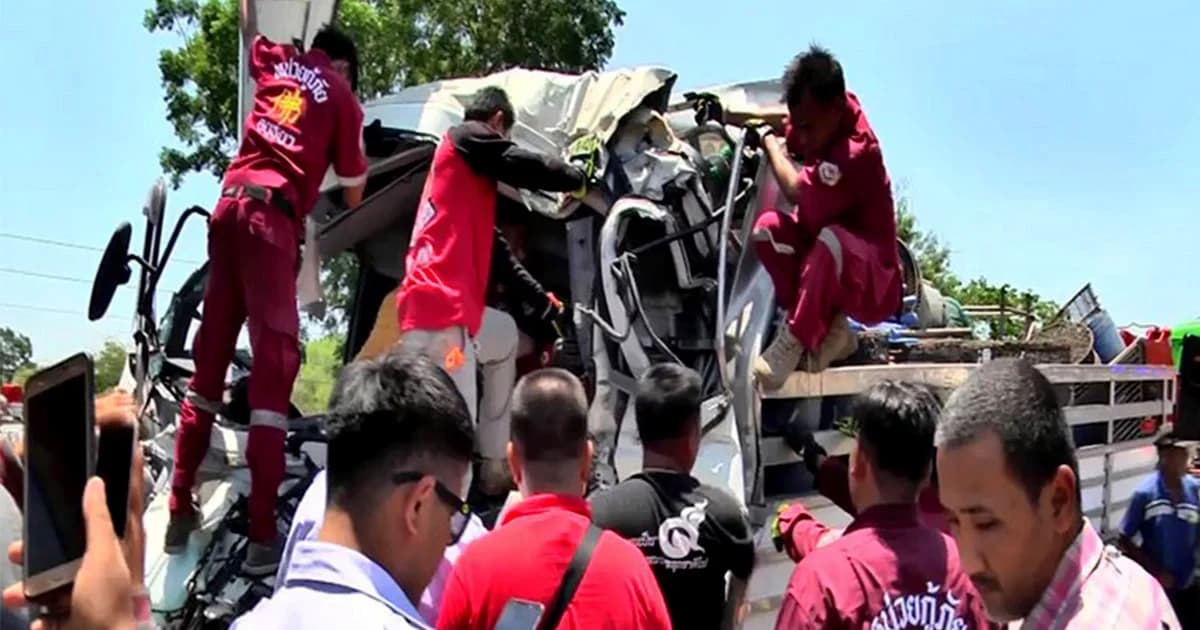 รถบรรทุก 6 ล้อ ชนท้าย 10 ล้อ เจ็บ 2 เสียชีวิต 1