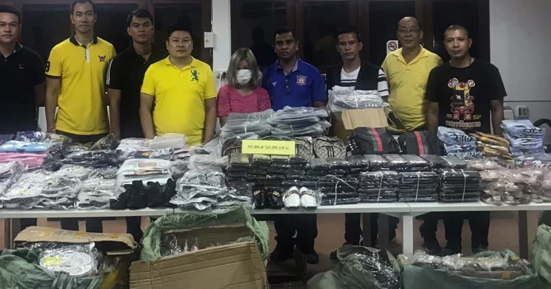 บุกทลายแหล่งไลฟ์เฟซบุ๊ก “ขายแบรนด์เนมปลอม” มูลค่า 1.5 ล้าน ย่านนิมิตรใหม่