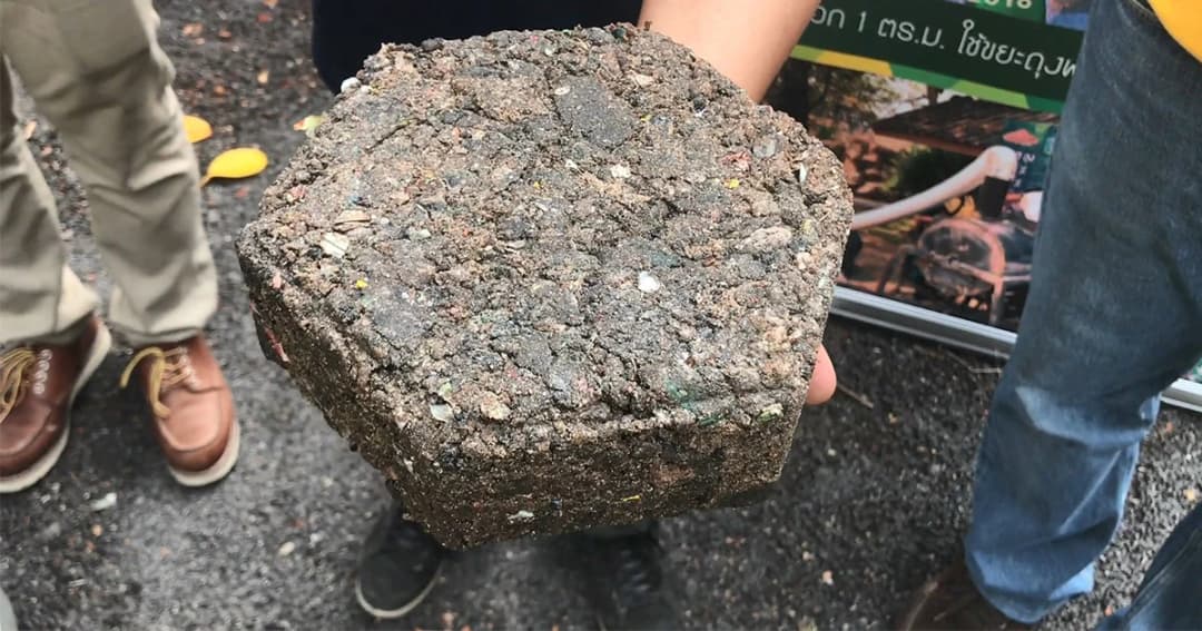 อบต.อ่าวนาง จ.กระบี่ นำร่อง นำขยะพลาสติก ทำถนนรีไซเคิล