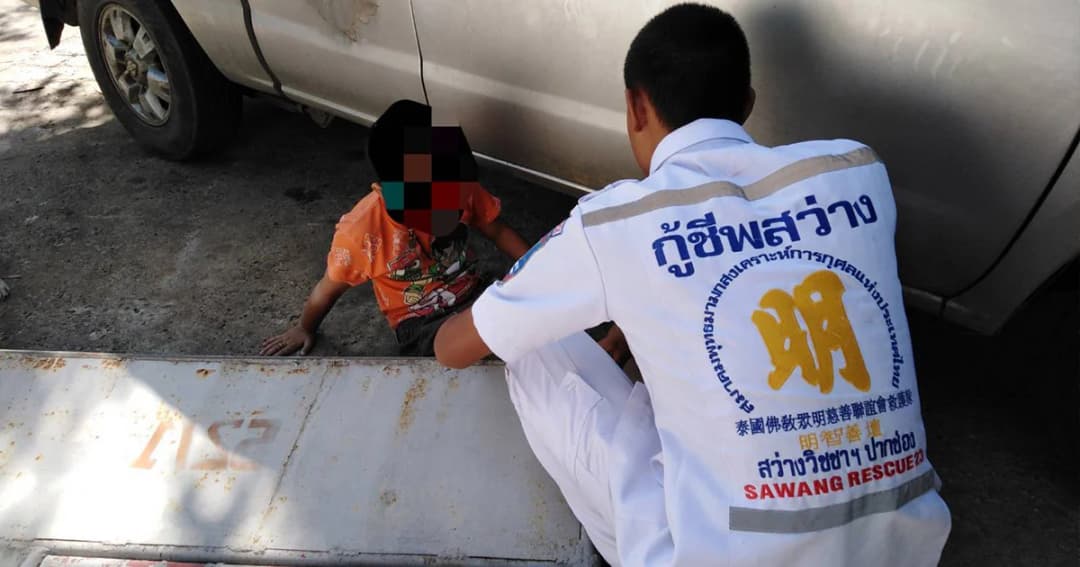 เด็ก 6 ขวบเปิดประตูบ้านให้แม่ ถูกล้มทับขาหัก