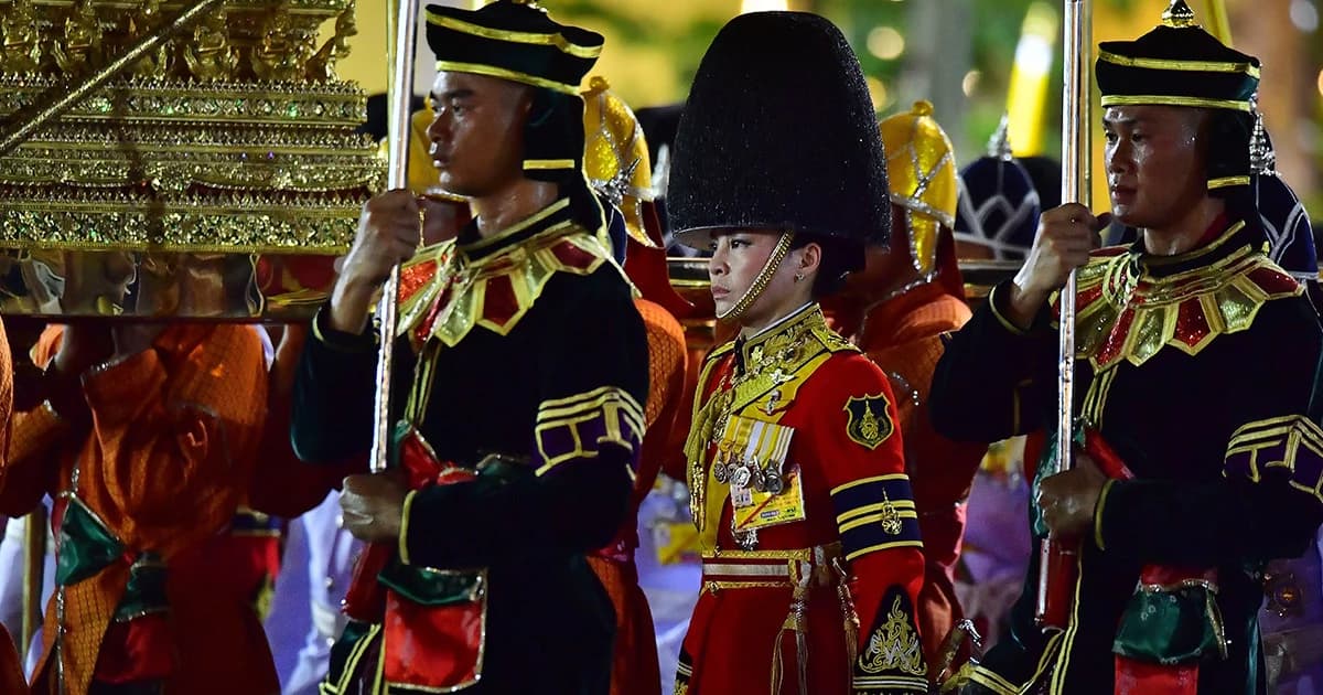สมเด็จพระบรมราชินี-สมเด็จเจ้าฟ้าพัชรกิติยาภาฯ ทรงร่วมริ้วขบวนเสด็จฯ เลียบพระนคร