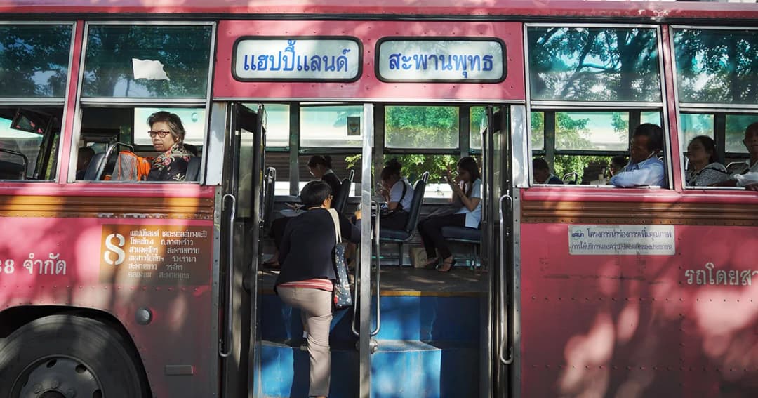 นิด้าโพล เผยประชาชนต้องการให้รถเมล์ปรับปรุงสภาพในรถหลังขึ้นค่าโดยสาร