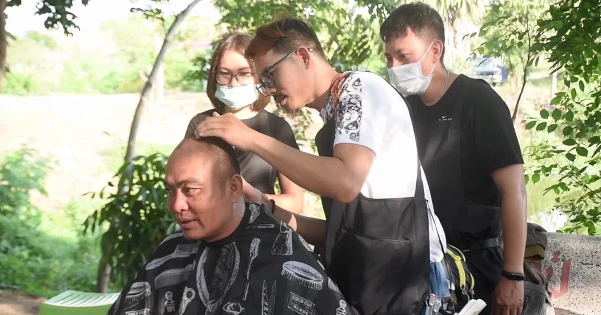 ช่างตัดผมจิตอาสาตัดผมฟรี ถวายเป็นพระราชกุศล ร.10