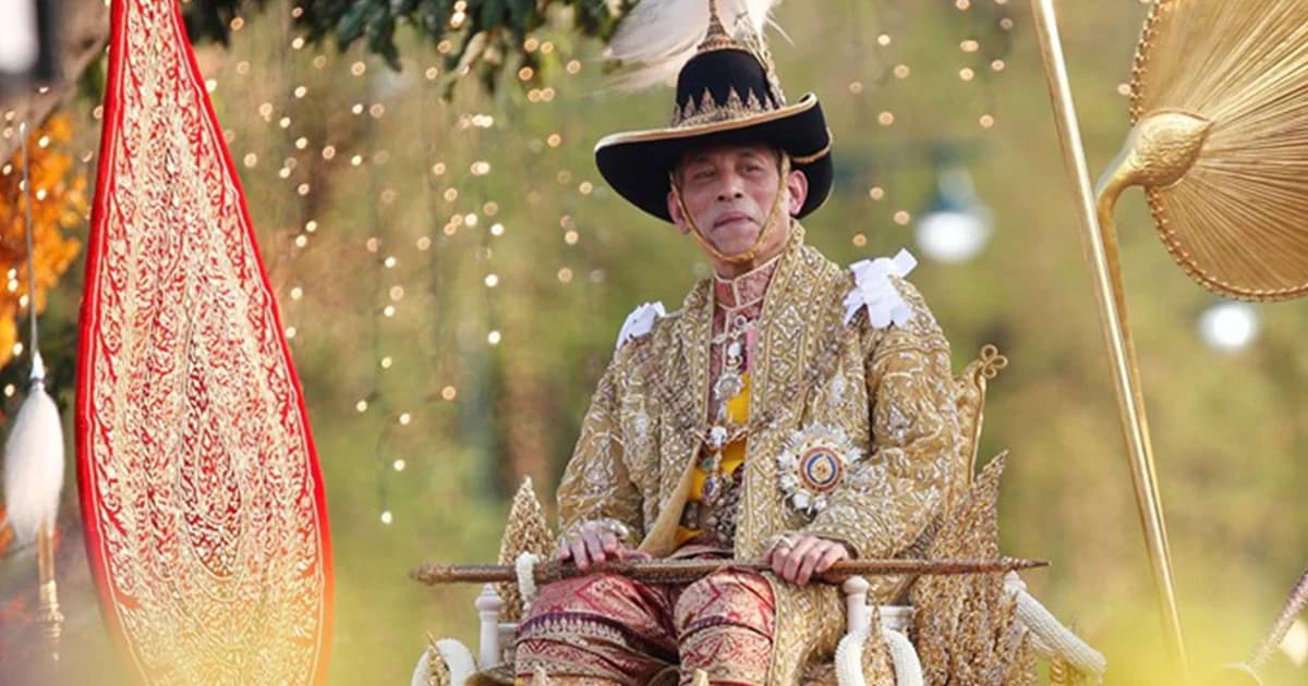 รัฐบาลถวายสดุดีในหลวงและพระราชวงศ์