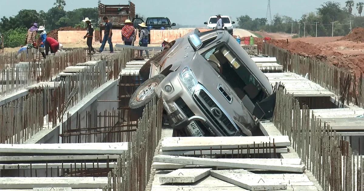 กระบะตกร่องมอเตอร์เวย์ ที่กำลังก่อสร้าง ยินยอมชดใช้ค่าเสียหาย