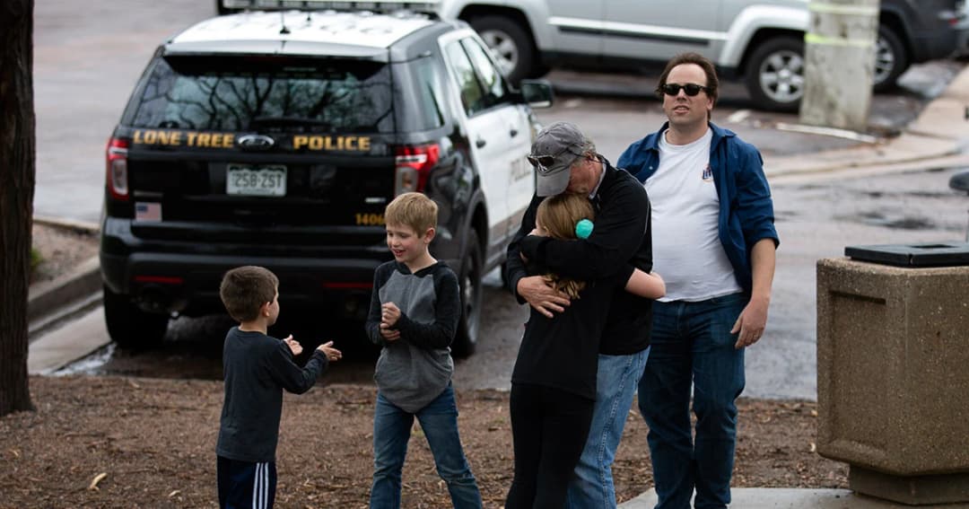 คนร้ายกราดยิงโรงเรียนในรัฐโคโลราโด สหรัฐฯ เสียชีวิต 1 ราย บาดเจ็บ 8 ราย