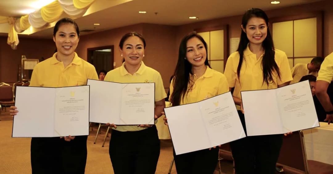 ส.ส.แบบแบ่งเขตรายงานตัว เพื่อไทย-ปชป.-พปชร.มาแล้ว อนาคตใหม่รอพร้อมกัน