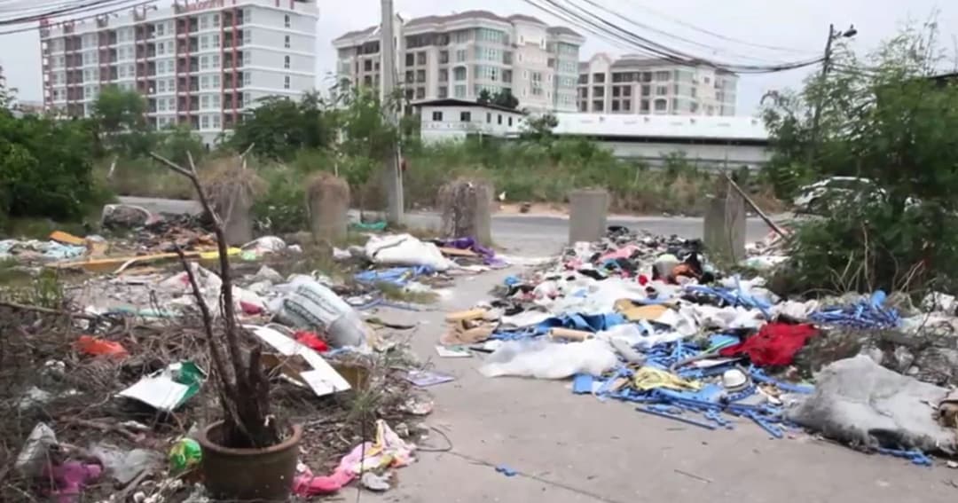 ไร้การบริหารจัดการ! สุสานขยะโผล่ย่านพัทยากลาง จ.ชลบุรี