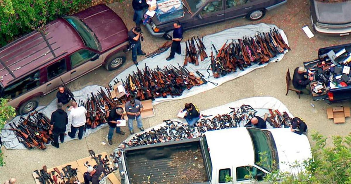 พบปืน 1,000 กระบอกในคฤหาสน์ “Beverly Hills” ย่านคนรวยในลอสแองเจลิส