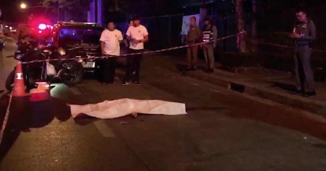 ชายขายลอตเตอรี่เมา ปาดคอหนุ่มวัย 18 ดับ กลางถนนนาคนิวาส