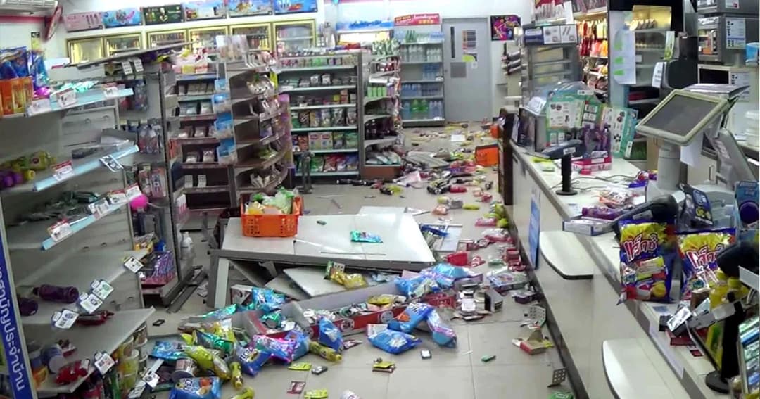 ตำรวจคุมตัวหนุ่มคลั่งยาบุกพังร้านสะดวกซื้อ ไปตรวจสารเสพติดแล้ว