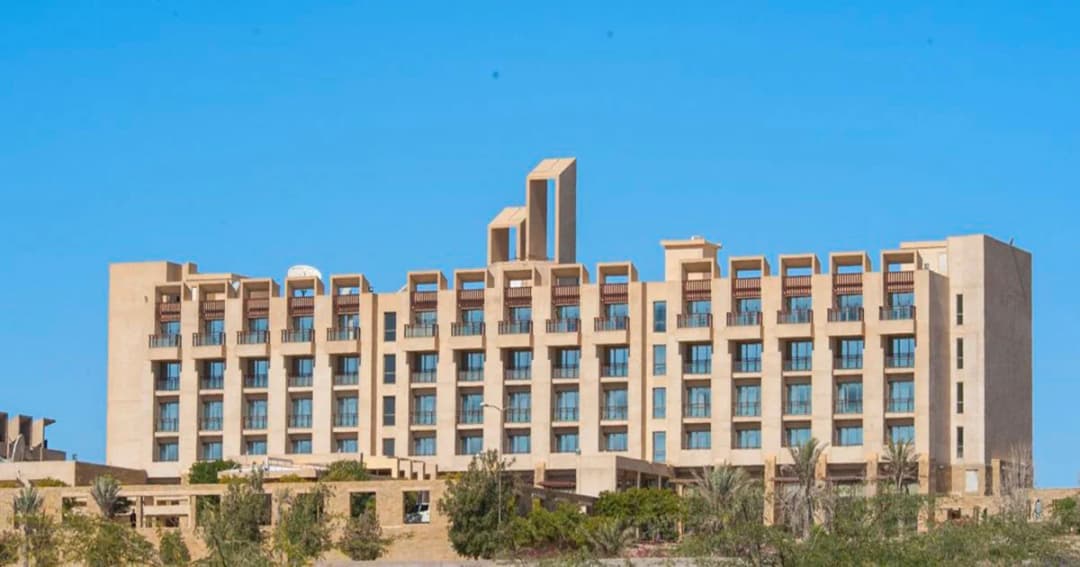 มือปืน 3 รายบุกถล่มโรงแรมหรูในเมืองกวาดาร์ ปากีสถาน เบื้องต้นมีผู้เสียชีวิต 1 ราย