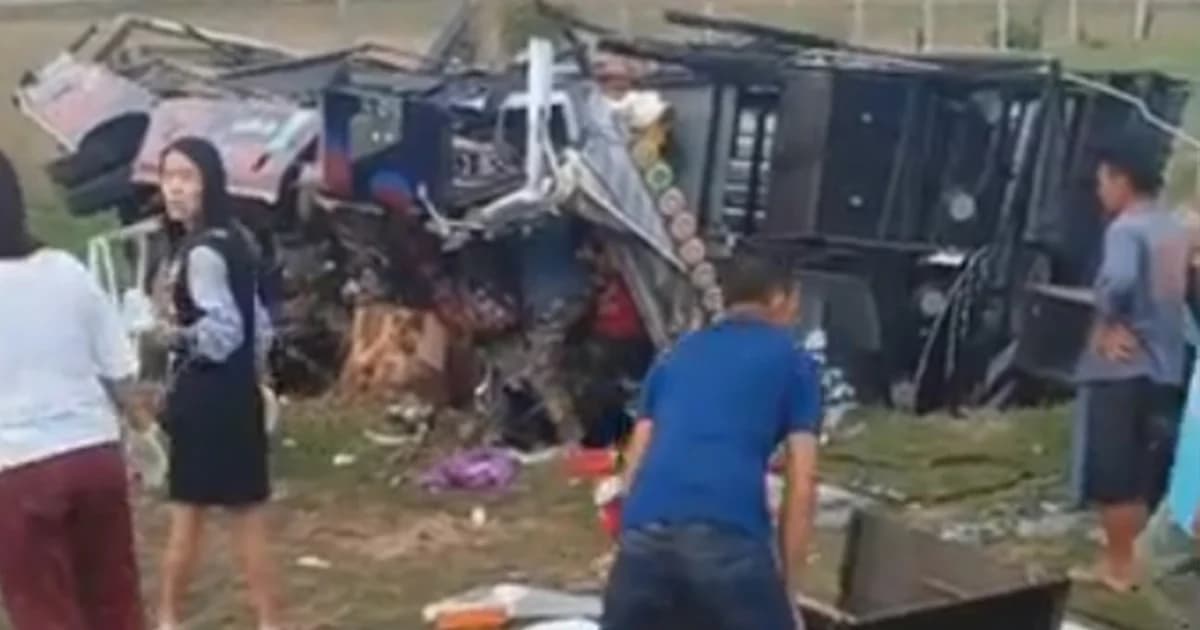 รถแห่เครื่องเสียงร้อยเอ็ด เสียหลักพลิกคว่ำ ดับ 1 เจ็บ 13 ราย