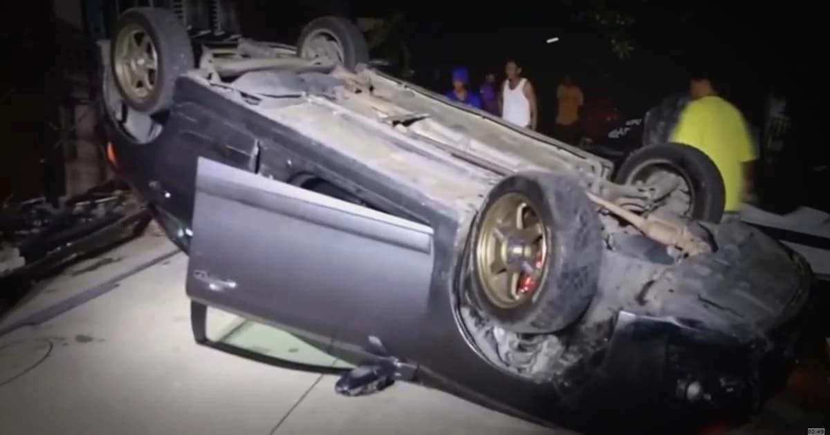 หนุ่มปทุมฯฉุน! ถูกอริมองหน้า ขับเก๋งไล่ชน เสียหลักรถคว่ำหงายท้อง