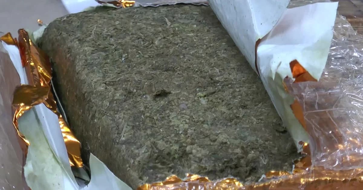 แท็กซี่หอบกระเป๋าเข้าแจ้งความหลังผู้โดยสารลืม ตะลึงพบกัญชา 14 กก.