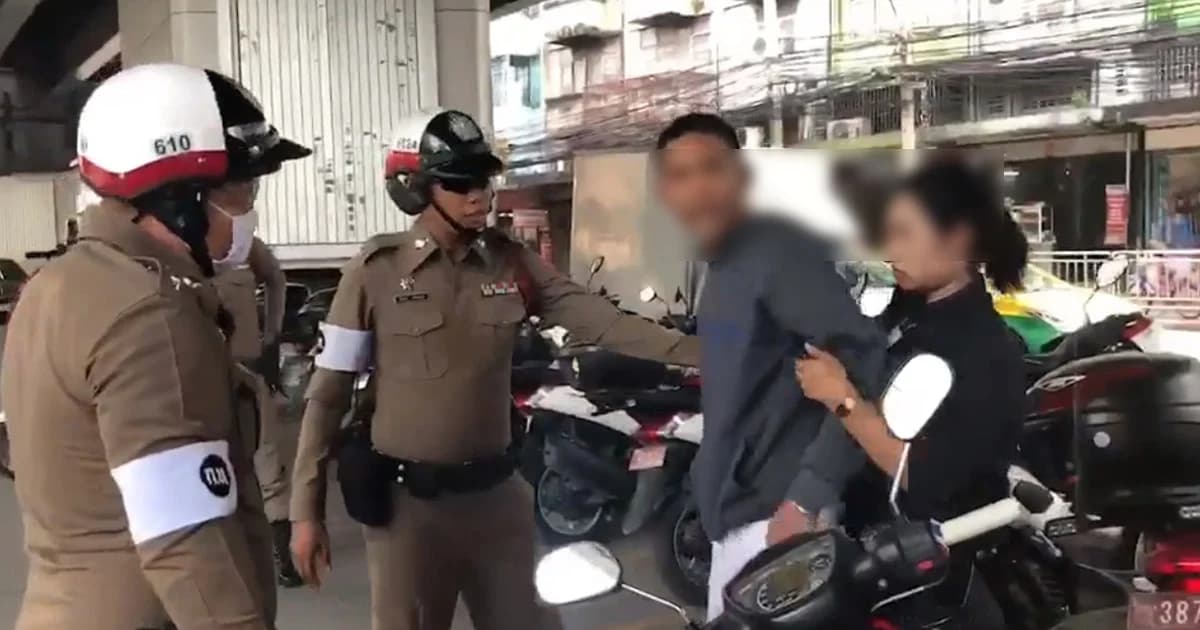 หนุ่มหัวร้อนถูกจับไม่พกใบขับขี่ ด่ากราดตำรวจ “จะตบให้ดาวกระเด็น” แถพูดลอยๆ