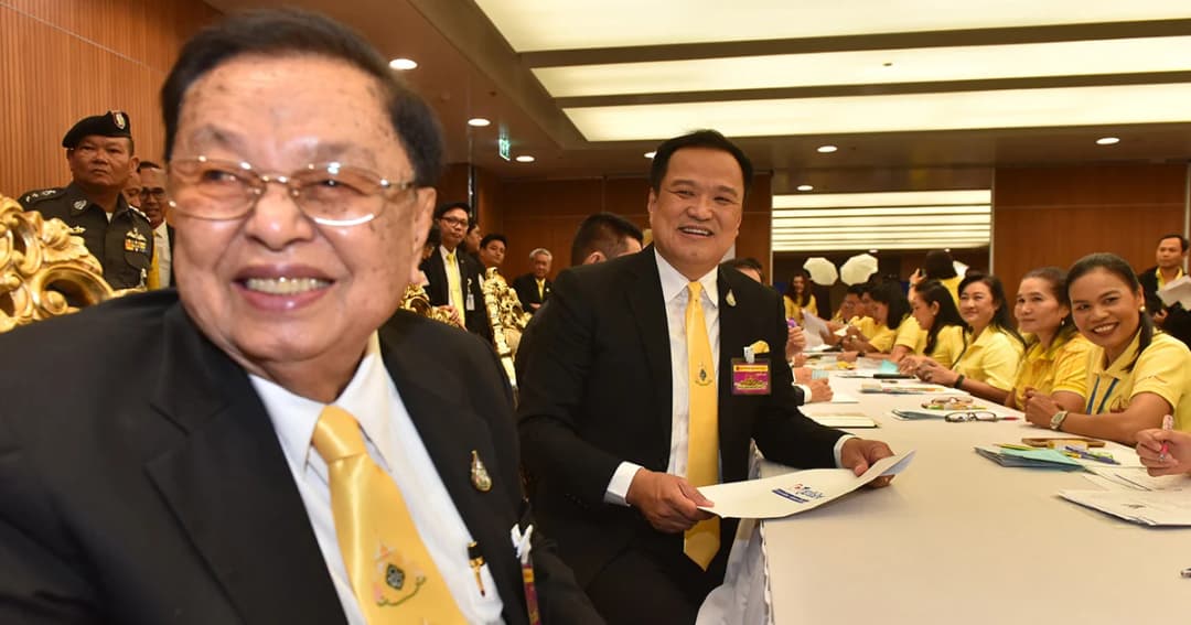 “อนุทิน” ควง “ปู่ชัย” รายงานตัว ส.ส. เปรย ยังไร้ขันหมากทาบทาม รอท่าทีมติพรรค 20 พ.ค.นี้