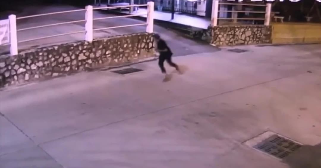 โจรขวัญอ่อน ถูกจับได้ว่างัดห้องวิ่งหนีกระเจิง