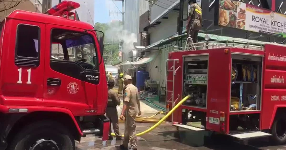 นักท่องเที่ยวหนีอลหม่าน หลังไฟไหม้ร้านอาหารของโรงแรมกลางเมืองพัทยา