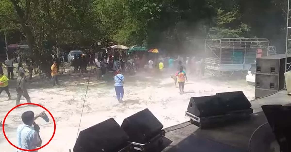 คลิปวัยรุ่นตีกันหน้าเวทีหมอลำ จ.ร้อยเอ็ด “ผู้ใหญ่บ้านบ่เว่าหลายเจ็บคอ”