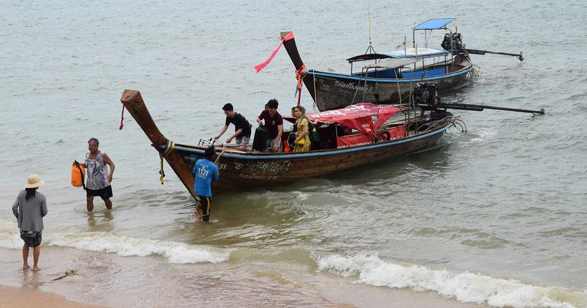 คลื่นลมทะเลแรง ขอให้ชาวเรือระมัดระวังและเรือเล็กควรงดออกจากฝั่ง