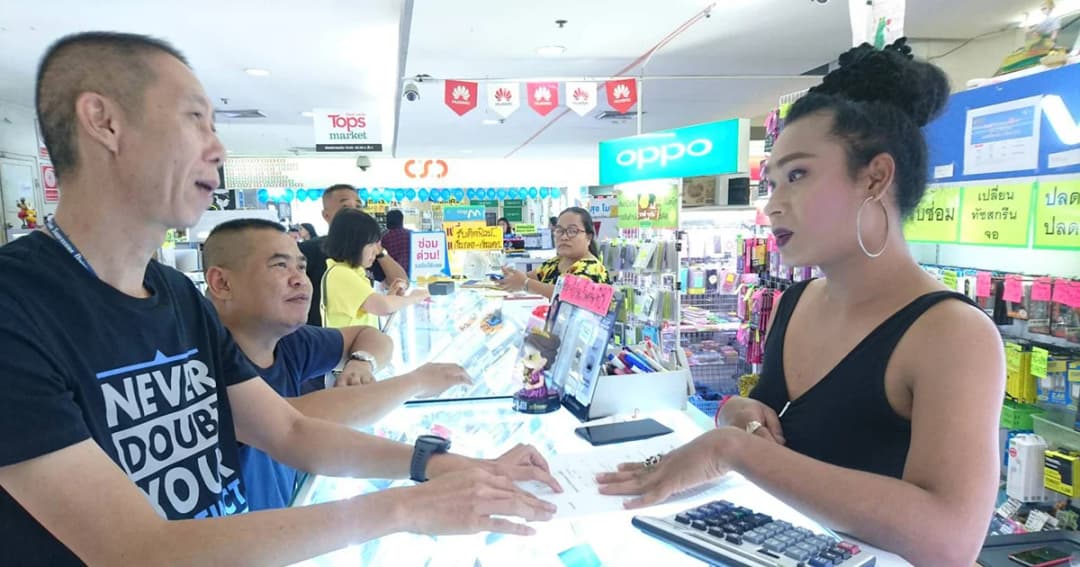 จับสาวสองหนีคดี 5 ปี ผันตัวเป็นลูกจ้างขายมือถือ