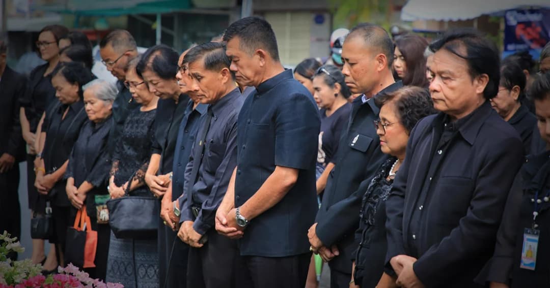 ชาวสงขลาสาวมชุดดำไว้อาลัยพลเอกเปรม ติณสูลานนท์