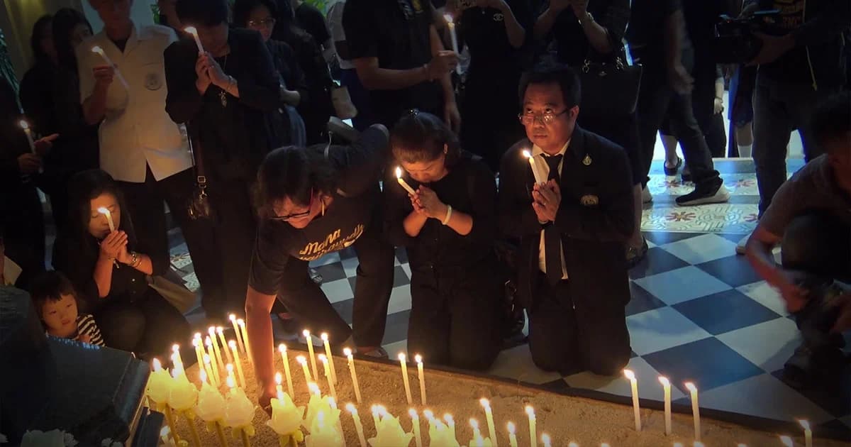 ชาวสงชลาร่วมจุดเทียนไว้อาลัยพลเอกเปรม