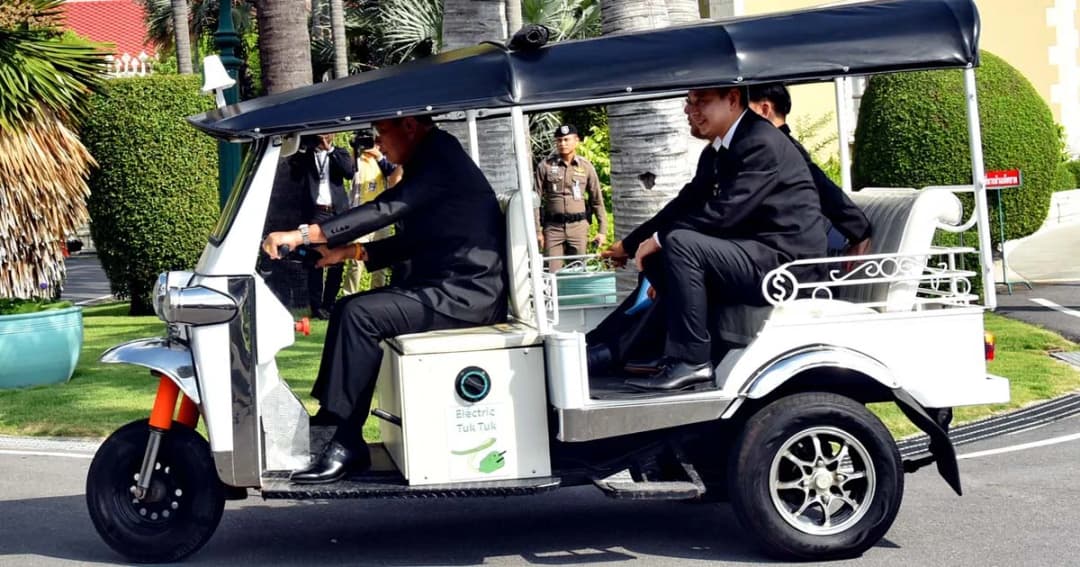 นายกฯ เผย ทูลเกล้าฯชื่อประธานสภาแล้ว-โชว์ขับรถสามล้อไฟฟ้าในทำเนียบฯ