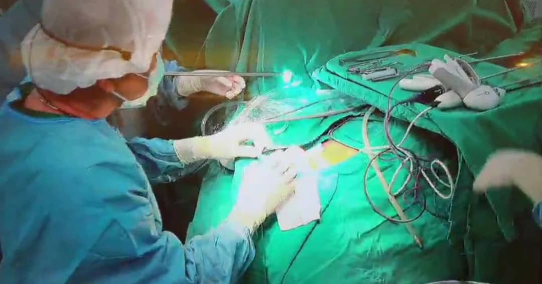 รพ.ตำรวจ ผ่าตัดผู้ป่วยไทรอยด์ ผ่านกล้องสำเร็จแห่งแรกในไทยได้ผล 100 %