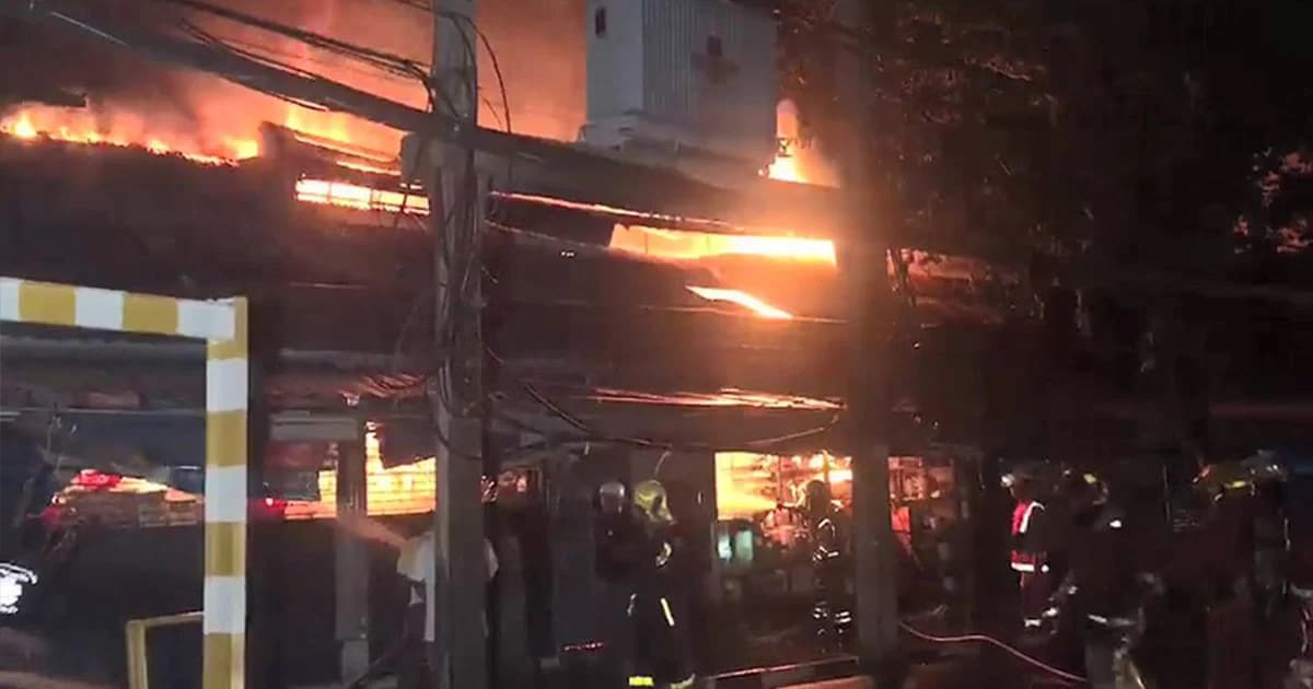 คืบหน้า ไฟไหม้ตลาดนัด จตุจักร จนท.คาด ไฟฟ้าลัดวงจร