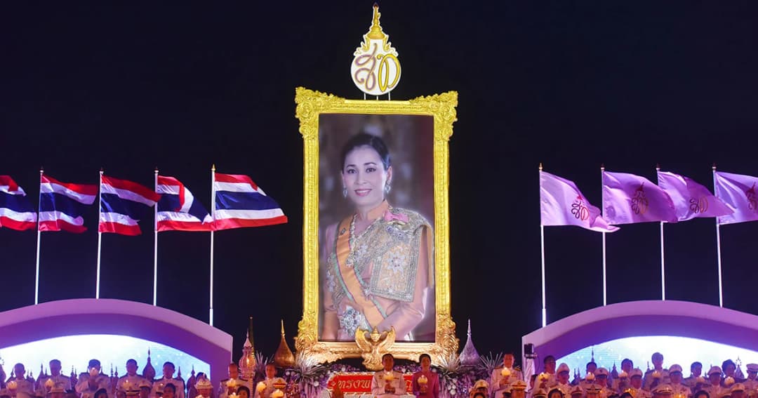 นายกฯ เป็นประธานในพิธีจุดเทียนถวายพระพรชัยมงคล “พระราชินี”