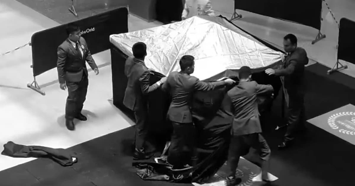 ชายพลัดตกจากชั้น 6 ของห้างดัง ใกล้แยกราชประสงค์