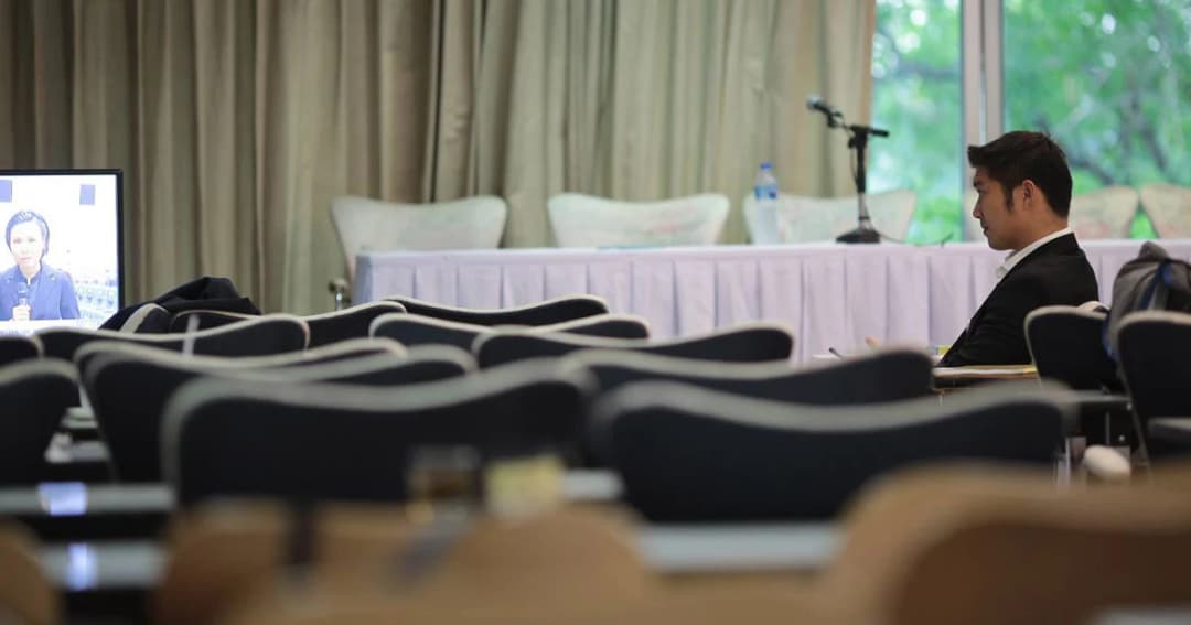 “ธนาธร” เดินทางติดตามประชุมรัฐสภา พร้อมแสดงวิสัยทัศน์หากสภาอนุญาต