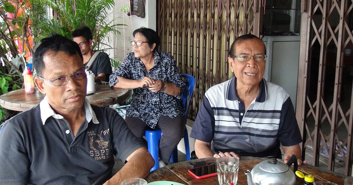 คอการเมืองสตูลจับกลุ่มวิเคราะห์ประชุมสภาลุ้นผลโหวตนายกฯ