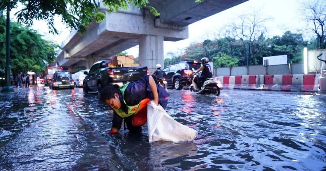 สรุปฝนถล่มกรุงวานนี้ อุโมงค์ระบายน้ำบางซื่อไฟดับทำระบายน้ำได้ช้า