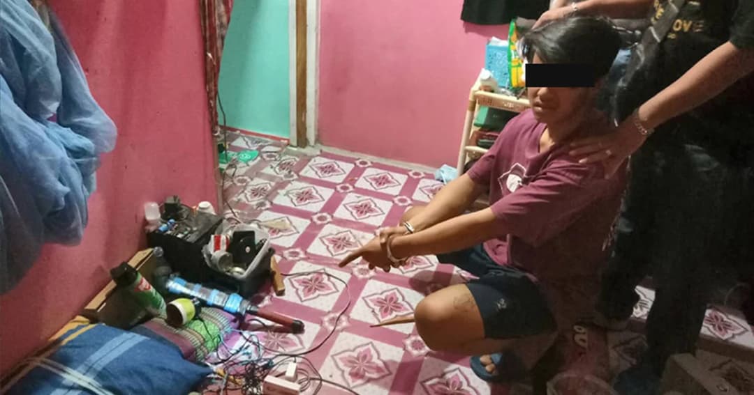 รวบหนุ่มวัย 20 ก่อเหตุฆ่าใช้มีดเเทงพ่อ เสียชีวิต เหตุเถียงกันเรื่องไก่ชน