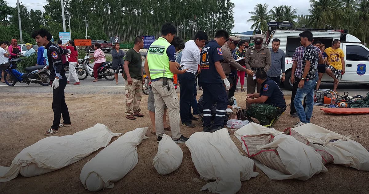 สลด! เกิดอุบัติเหตุหมู่ กระบะไม่ชินทางชนเสยรถเครนดับคาที่ 6 ศพ เจ็บอีก 3 ราย