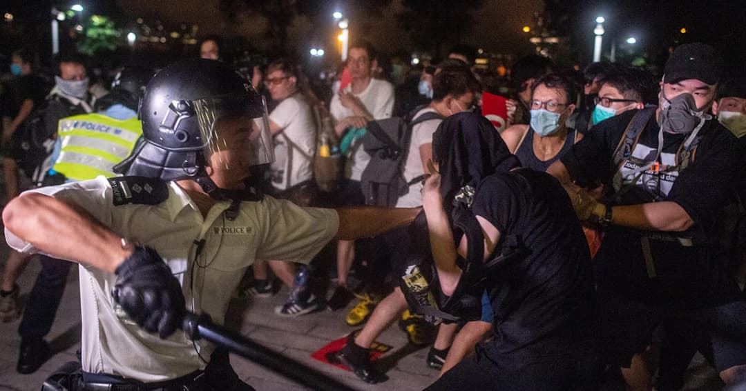 ฮ่องกงประท้วงเดือด! เดินถนนต้านกฎหมายส่งผู้ร้ายข้ามแดนปะทะตำรวจ ถูกจับ 7 เจ็บ 10 คน